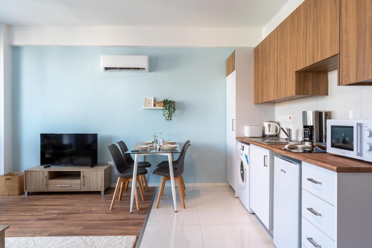 Livia Studio Apartment In Larnaca Exterior photo